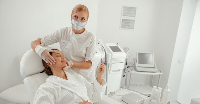 صفحه نخست 16 استخدام پزشک کلینیک زیبایی